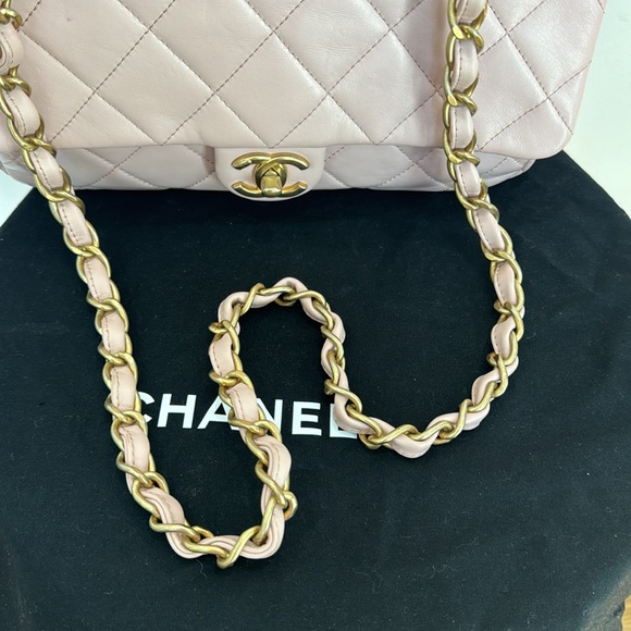Chanel Quilted Caviar Medium double Flap. - Picture 4 of 12